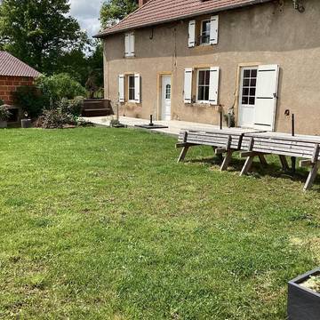Chambre d’hôte pour 3 personnes, avec jardin et vue ainsi que piscine et terrasse à Avrilly