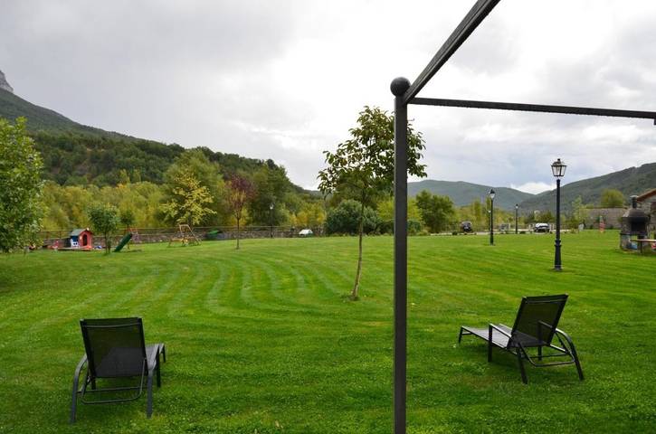 Casa rural para 21 personas, con terraza además de sauna y jardín en Pirineo Aragonés - 2
