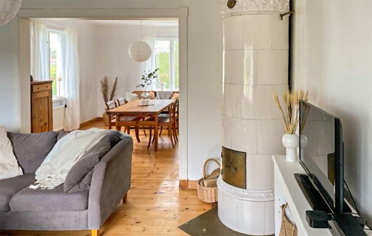 Hus för 10 Personer med trädgård in Vänern