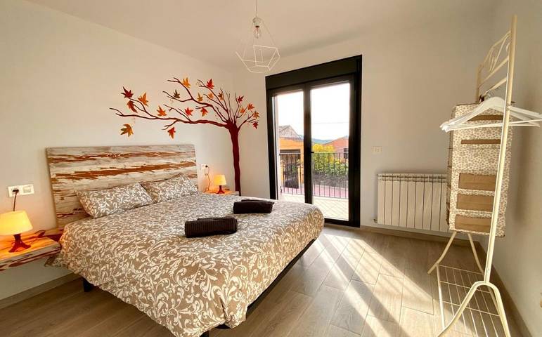Apartamento para 8 personas, con Balcón y Terraza además de Jardín y Piscina en Graus