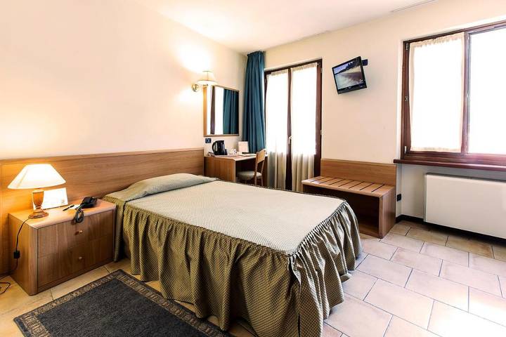 Hôtel pour 3 personnes, avec terrasse à Suse - 3