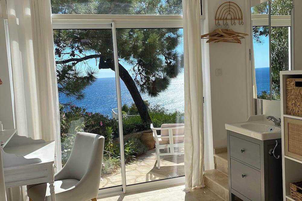 Très belle propriété vue sur mer, avec piscine et tennis à 5 min. de la plage☀️ in Théoule-sur-Mer, Côte méditerranéenne (France)