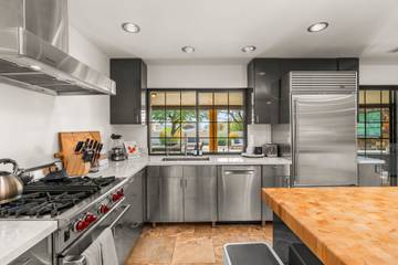 Vacation Rental for 7 Guests in Camelback Mountain, Phoenix, Picture 1