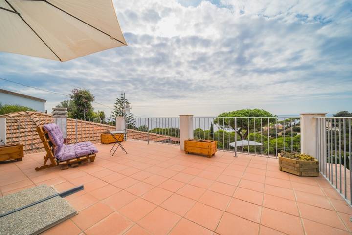 Ferienhaus für 3 Personen, mit Terrasse und Garten in Capoliveri