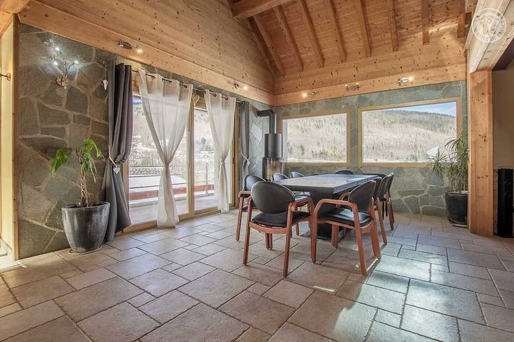 Location de vacances pour 10 personnes, avec sauna et balcon à Le Noyer