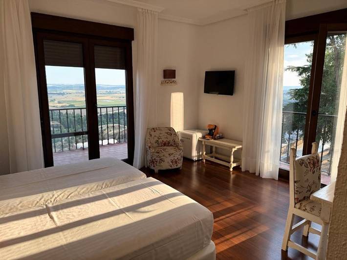 Apartamento para 2 personas, con piscina además de terraza y jardín, Se admiten mascotas en Toro