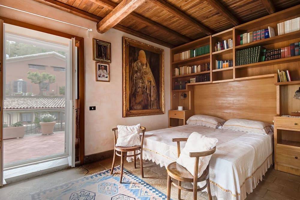 Gemütliche Wohnung in einem Ferienhaus mit  W-Lan, privatem Pool, Klimaanlage, Tv und Innenhof in Rocca di Papa, Parco Regionale dei Castelli Romani