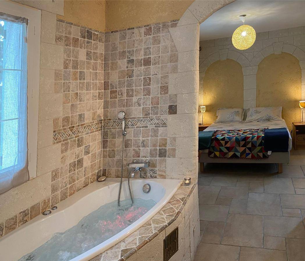 Appartement entier, Gîte avec jacuzzi, et accès privé à la rivière in Ladern-sur-Lauquet, Région de Limoux