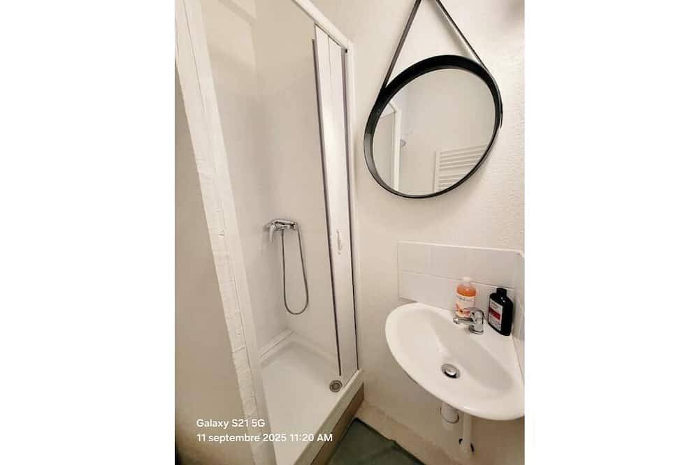 Ganze Wohnung, Studio 3: Cozy downtown studio •  Air conditioning, Wi-Fi, Tv in Bédarieux, Béziers und Umgebung