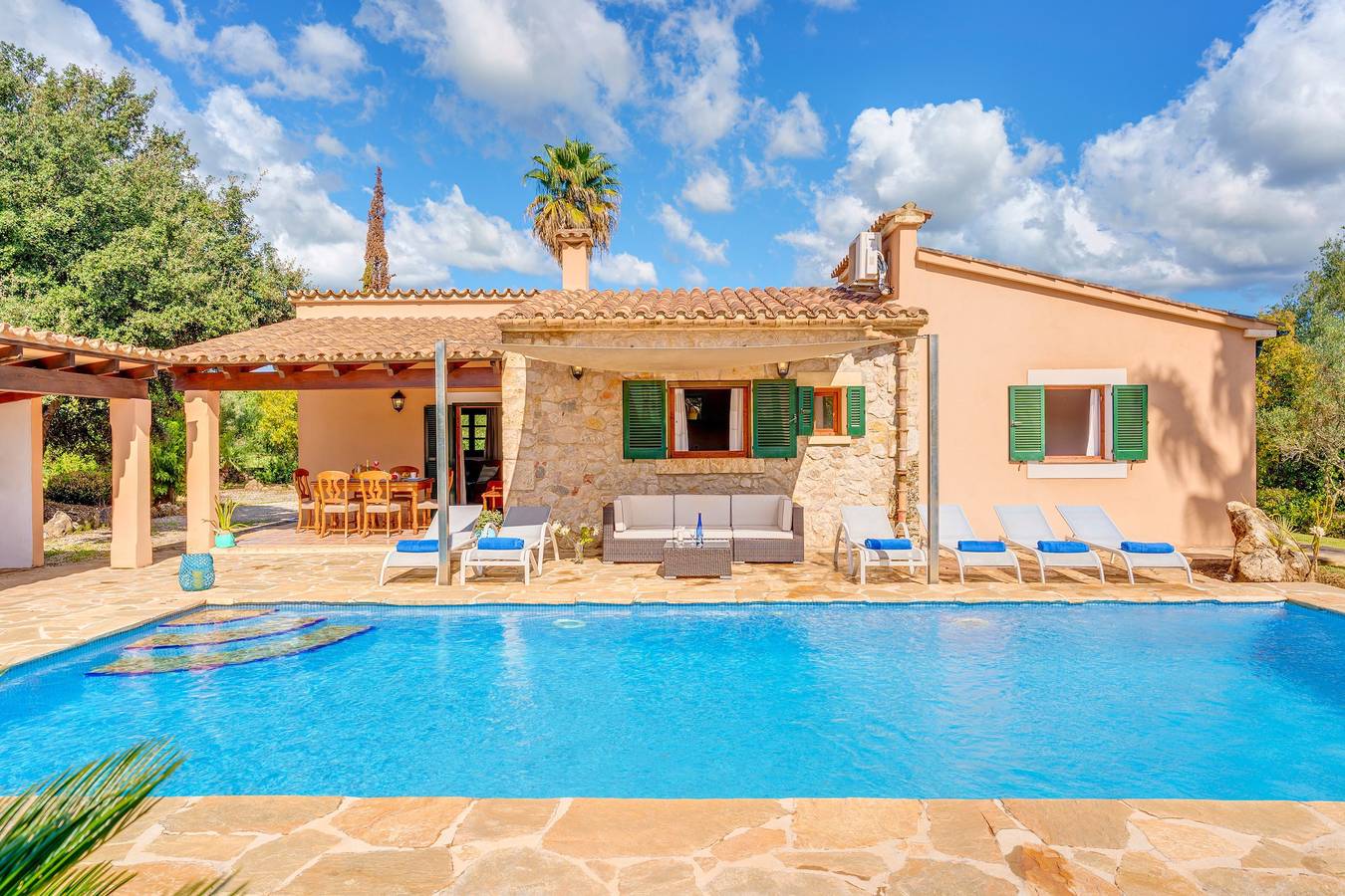 Villa Joana mit Bergblick, Wi-Fi, Garten, Pool & Terrassen in Pollença, Mallorca Norden