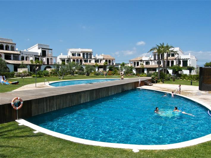Location de vacances pour 7 personnes, avec bassin pour enfant ainsi que terrasse et jardin, animaux acceptés à El Perelló - 2