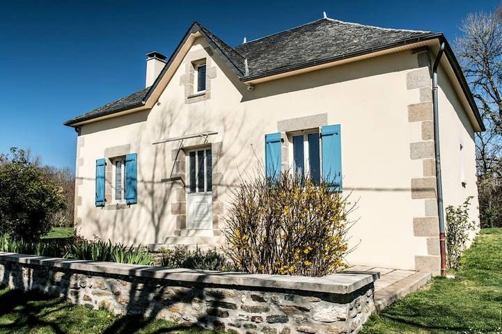 Gîte pour 6 personnes, avec terrasse et jardin, animaux acceptés à Saint-Jal