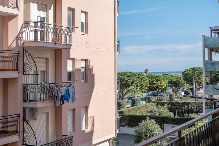 Appartamento intero, Appartamento 'La Casa Dei Nonni' con vista mare e balcone in Albenga, Riviera di Ponente