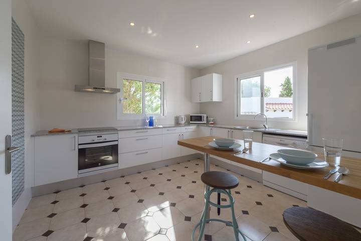 Gîte pour 6 personnes, avec vue sur l’océan ainsi que terrasse et piscine à Es Migjorn Gran - 4