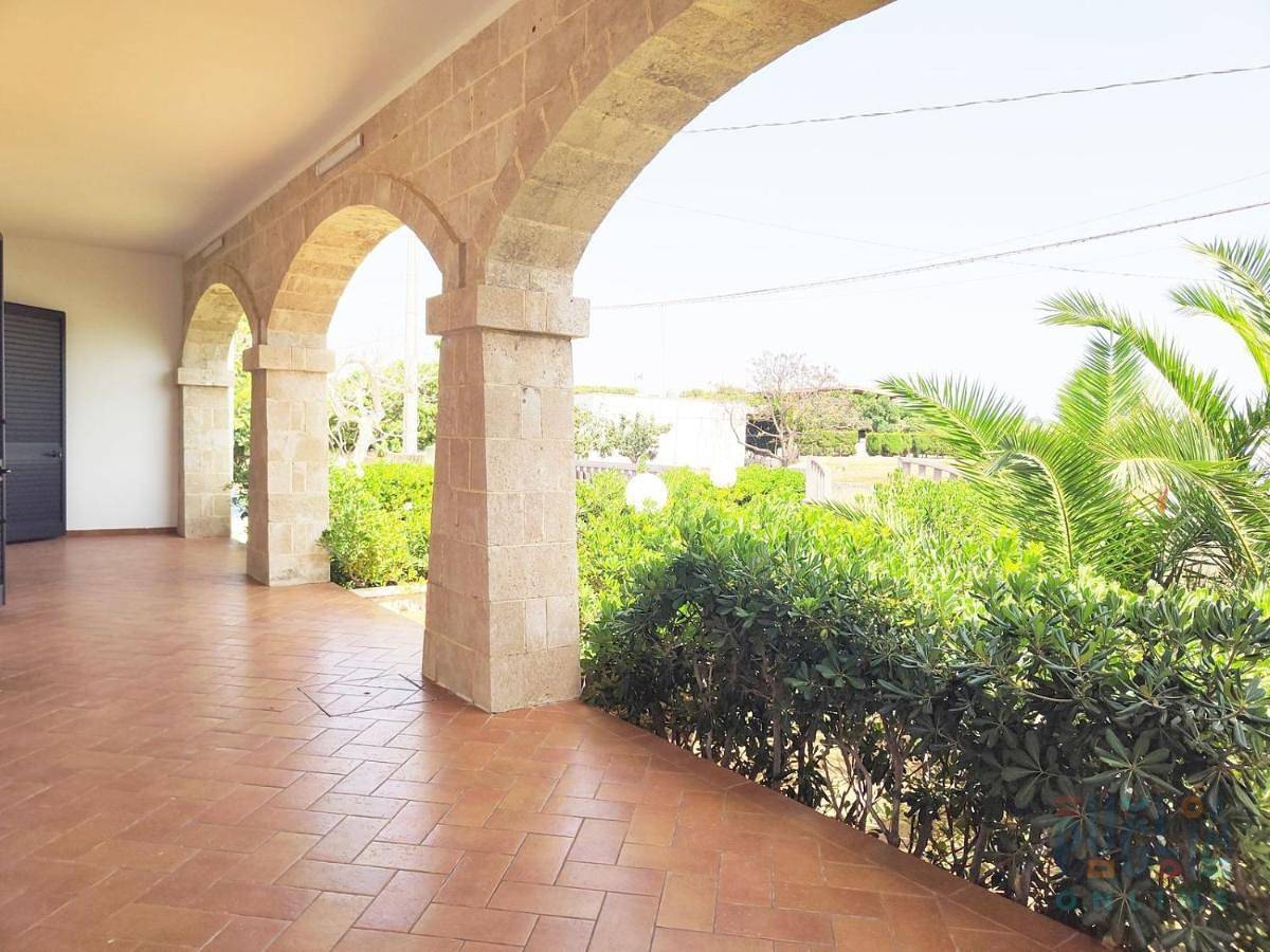 Villa di Nesco Puglia On line in Posto Rosso, Alliste