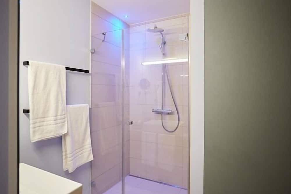 Ganze Wohnung, Apartment am Ufer, 37qm, 1 Schlafzimmer, 1 Wohn-/Schlafzimmer, Loggia, max. 3 Personen in Singen, Hegau