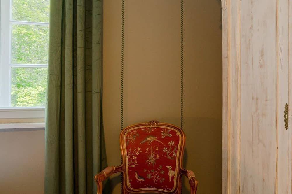 Doppelzimmer mit Doppelbett - Museumsbahnhof Ahütte, Pension in Üxheim, Vulkaneifel