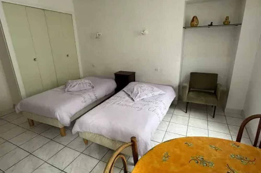 Apartamento entero, Homerez - Estudio en Néris-les-Bains in Néris-les-Bains, Región de Montluçon