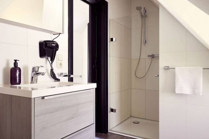 Ferienwohnung für 2 Personen, mit Balkon/Terrasse und Terrasse sowie Garten und Pool in Nossentiner Hütte - 4