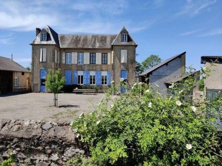 Gîte pour 2 personnes, avec vue ainsi que terrasse et jardin dans Mont Beuvray