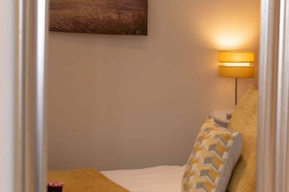 Entire apartment, Cosy Beachside Apartment, Spectacular Views in Picturesque Village. in Sandsend, North York Moors National Park