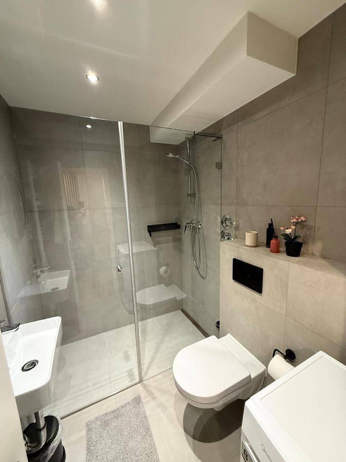 Ganze Wohnung, One-Bedroom Apartment with Balcony in München Giesing, München