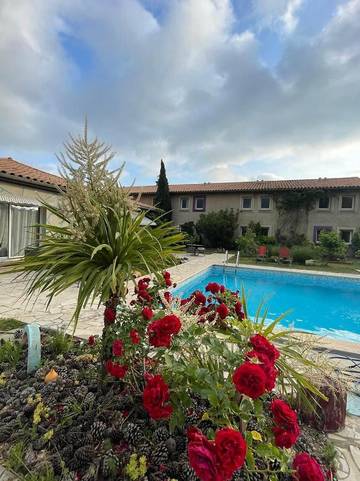 Hôtel pour 2 personnes, avec piscine et jardin, animaux acceptés à Carcassonne