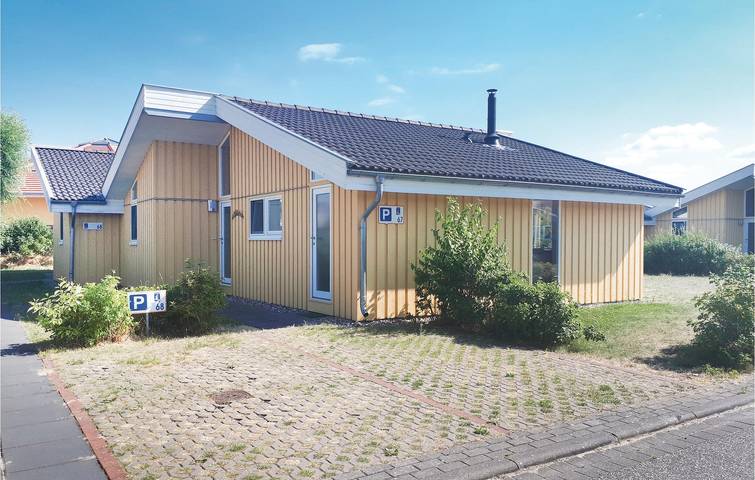 Ferienhaus für 4 Personen, mit Whirlpool und Terrasse sowie Garten und Sauna in Rechlin