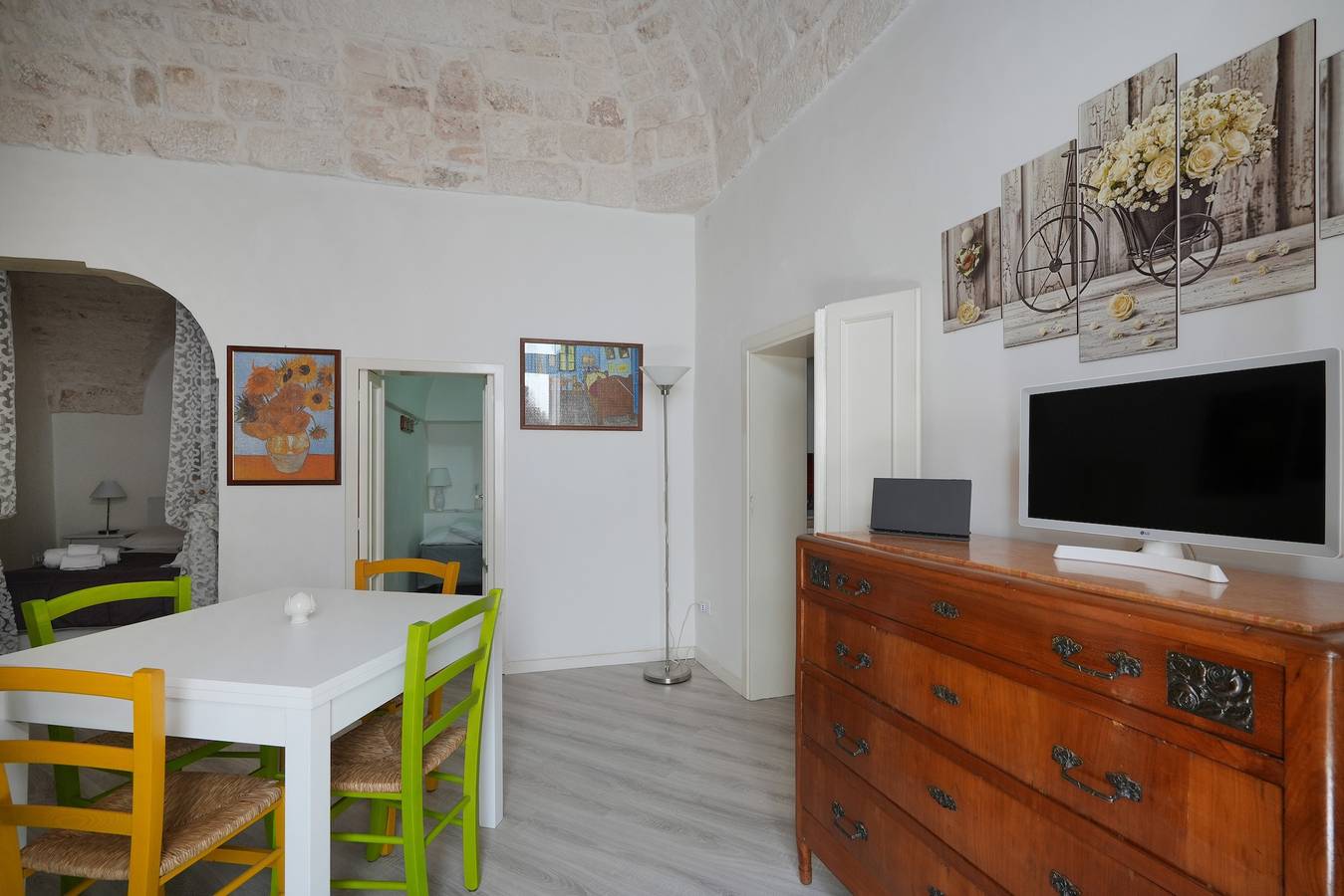 Entire apartment, Apartment 'Pà' with Wi-Fi and Air Conditioning in Ostuni, Salento