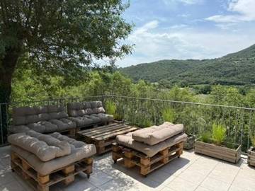 Gîte pour 12 personnes, avec terrasse ainsi que vue et piscine à La Tour-sur-Orb