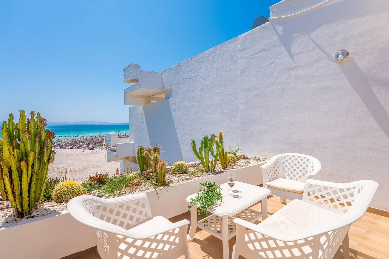 Appartement de vacances entier, Mar Esmeralda - Bel appartement en bord de mer avec Wifi gratuit in Playa de Alcúdia, Alcúdia