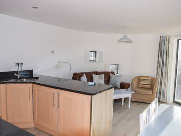 Vacation Rental for 4 Guests in West Bay, Jurassic Coast, Picture 2