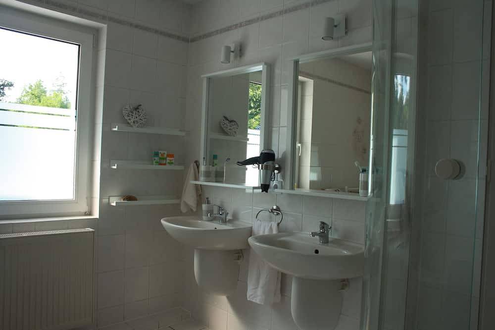 Ganze Wohnung, Salz-Ferienwohnung Eichhörnchen zwischen Wald & See in Bad Saarow, Dahme-Seengebiet