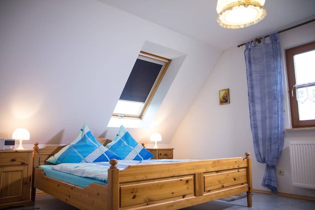 Ganze Wohnung, Ferienwohnung Am Sonnenhang - Gemütliche Ferienwohnung "1Fwy" (92 qm) mit Balkon in Neualbenreuth, Ostbayern