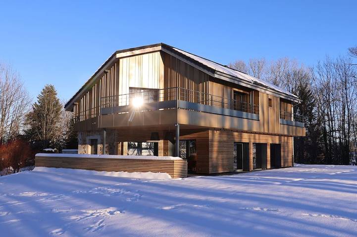 Gîte pour 8 personnes, avec sauna et jardin à Mournans-Charbonny