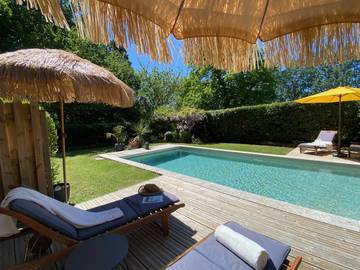 Gîte pour 6 personnes, avec piscine ainsi que terrasse et jardin à Civrac-de-Blaye