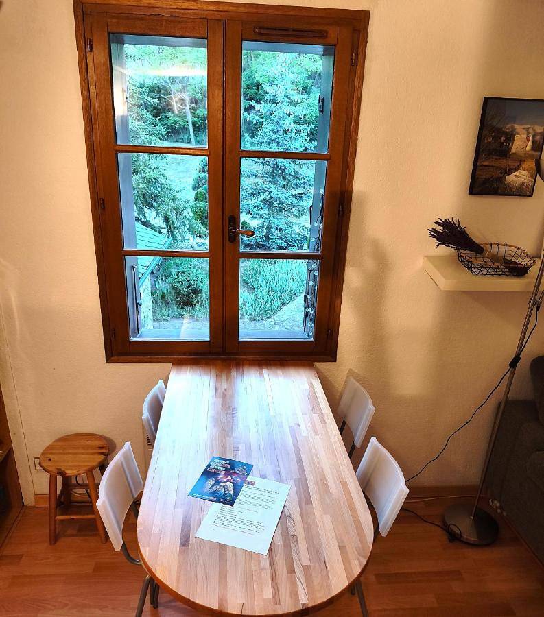 Appartement entier, Estudio con piscina en Enveitg in Enveitg, Parc naturel régional des Pyrénées catalanes