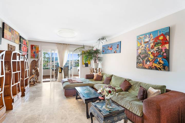 Entire apartment, ‘Graciosa’ Holiday Apartment with Sea Views, Private Terrace & Wi-Fi in Los Cristianos, Arona