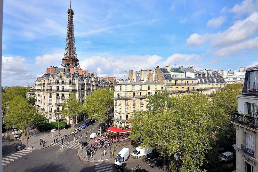 Appartement entier, Vente! Incroyablement luxueux 2Bed Bright, 2Floor avec balcon et Wow Eiffel View in Tour Eiffel, Paris