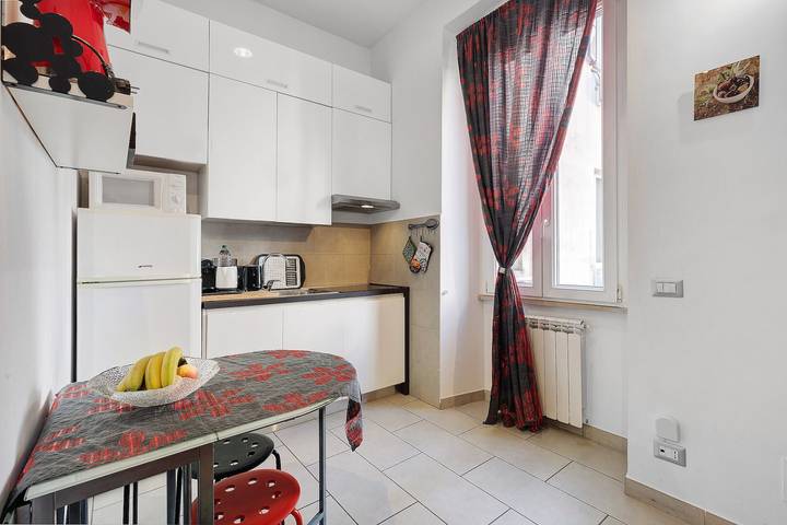 Ganze Wohnung, Ferienwohnung 'La Perla Del Colosseo' mit WLAN und Klimaanlage in Rom Zentrum, Rom