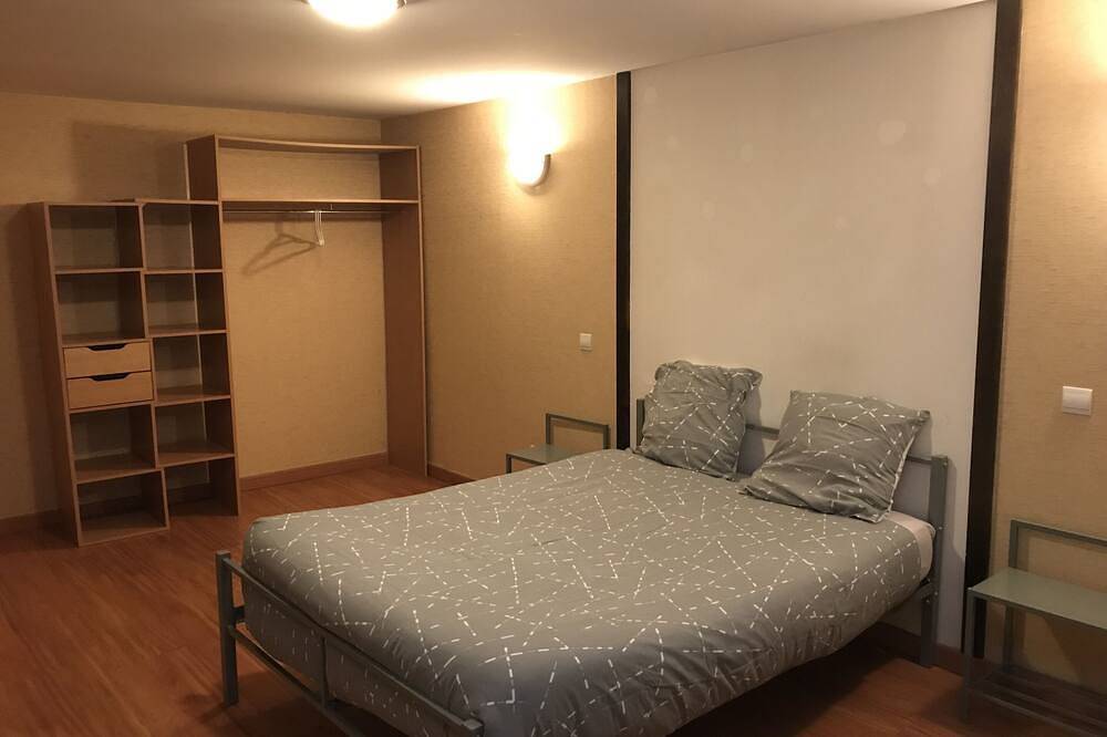 Ferienhaus-Budget-Ensuite mit Bad-Stadtblick in Saint-Sernin-du-Plain, Autun und Umgebung