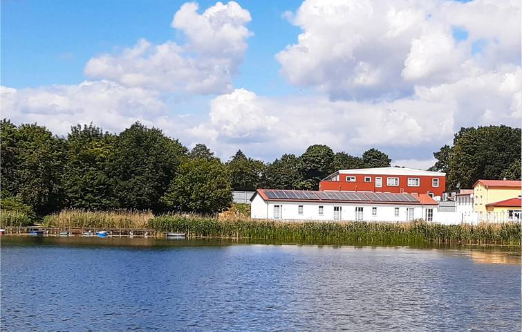 Ferienhaus für 4 Personen, mit Terrasse und Garten sowie Seeblick in Gützkow