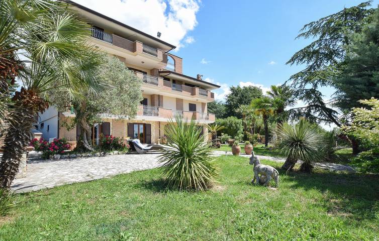Acogedor apartamento en Caiazzo con aparcamiento, aire acondicionado, terraza y jardín in Caiazzo, Provincia de Caserta