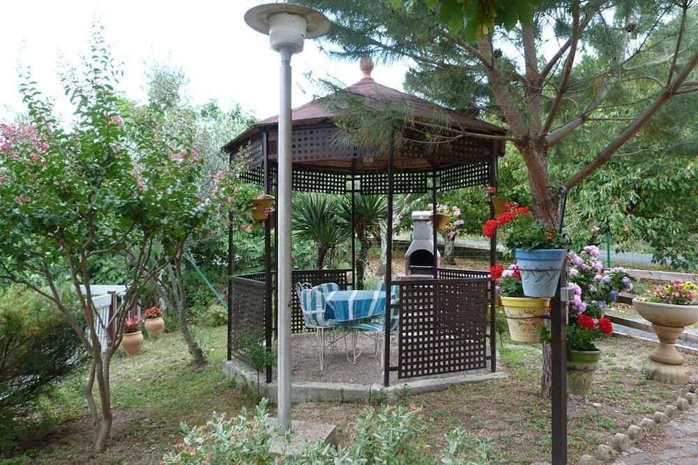 F3 House with garden, terrace, parking, Wifi, pets allowed - Céret in Céret, Céret region