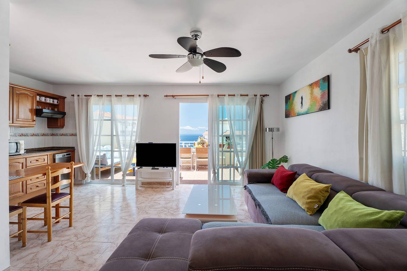Apartamento entero, Vacaciones 'Ocean Sun' con vistas al mar, piscina compartida y Wi-Fi in Puerto de Santiago, Santiago del Teide