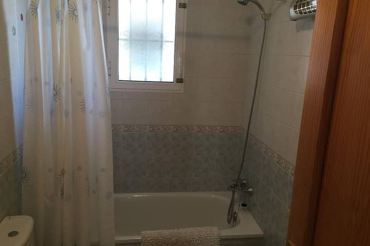 Entire apartment, Large 2 Bedroom Apartment - Private Garden- 10 Min from La Zenia Beach/Boulevard in Colinas de la Zenia, Orihuela