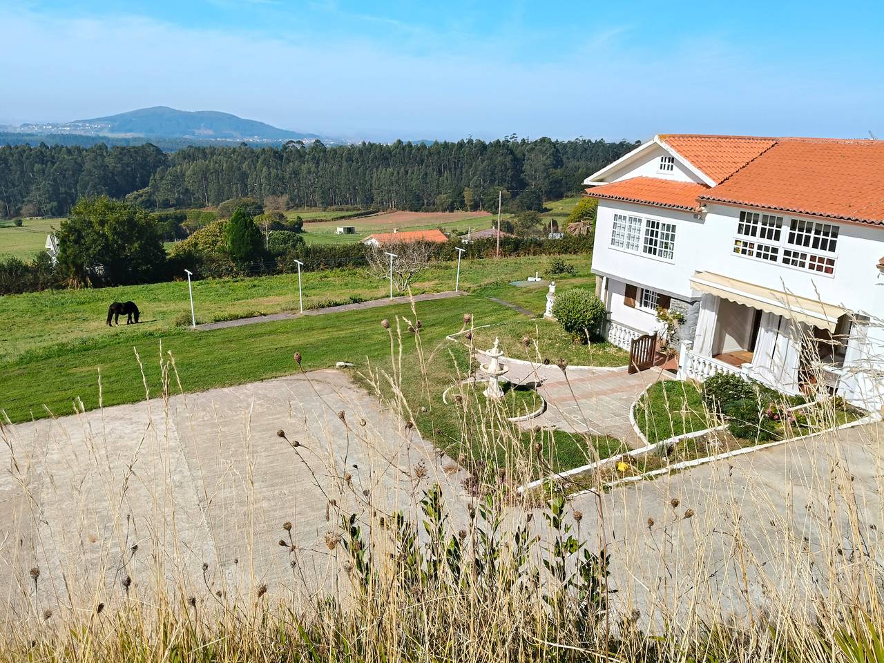 Holiday Home 'Casa Corral Bouzamayor' with Sea View, Private Terrace and Wi-Fi in Valdoviño, Galician Coast
