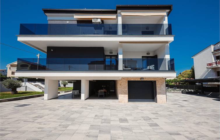 Ganze Ferienwohnung, Terrassenapartment am Pool mit Wi-Fi, AC, Parkplatz - 1,5km Strand in Zadar Stadt, Zadar (Kommun)