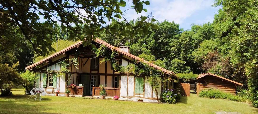 Location de vacances pour 10 personnes, avec piscine et terrasse ainsi que jardin et vue, animaux acceptés dans Sabres - 2