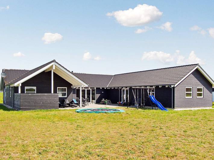Ferieudlejning for 20 personer, med Jacuzzi og Terrasse såvel som Pool og Sauna i Løkken